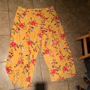 Plus size Rue 21 floral plants!